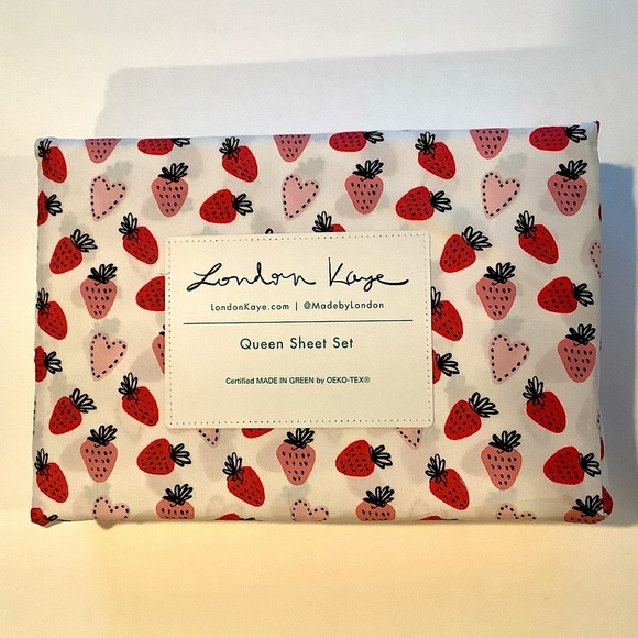 London Kaye Other - London Kaye Strawberry & Hearts Queen 4-pc. Sheet Set New